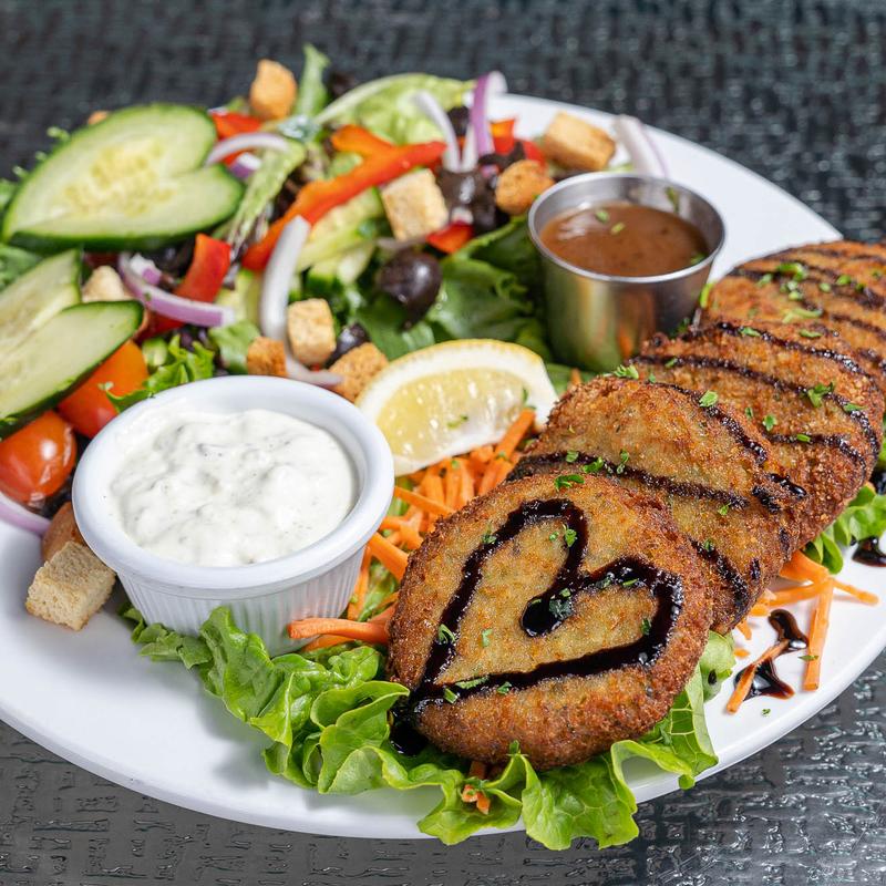 Crab cakes with mango sauce